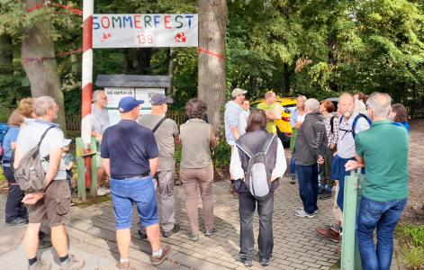You are currently viewing NaturFreunde Leverkusen feiern Nachbarschafts- und NaturFreundefest und vermitteln auf einer Exkursion den „Wald im Wandel“