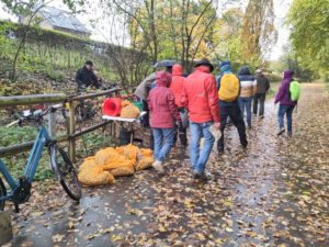 Mehr über den Artikel erfahren Dorfgemeinschaft Pattscheid-Romberg-Linde pflanzt das Blaue Blütenband an der Balkantrasse